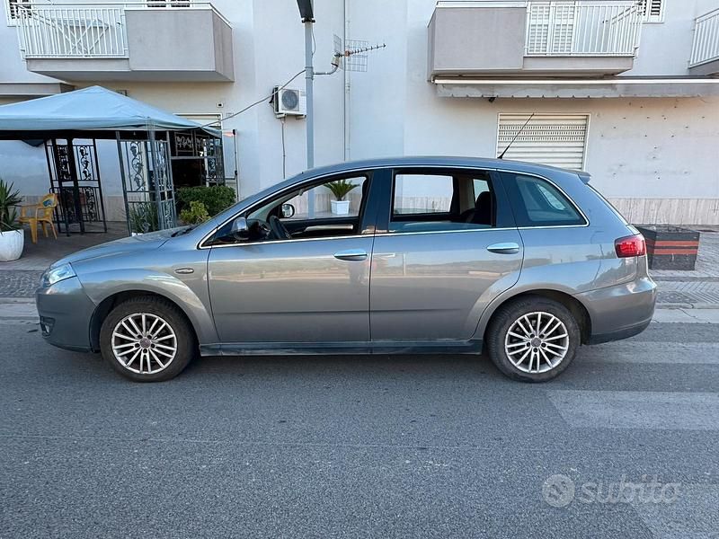 Grigio Usata 2008 Fiat Croma Station wagon | 1000 € (Buon prezzo) - Immagine 1/4