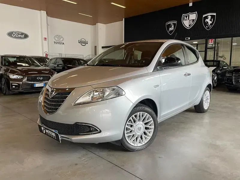 Usata Lancia Ypsilon Gold 84 CV (61 kW) 2014 Utilitaria