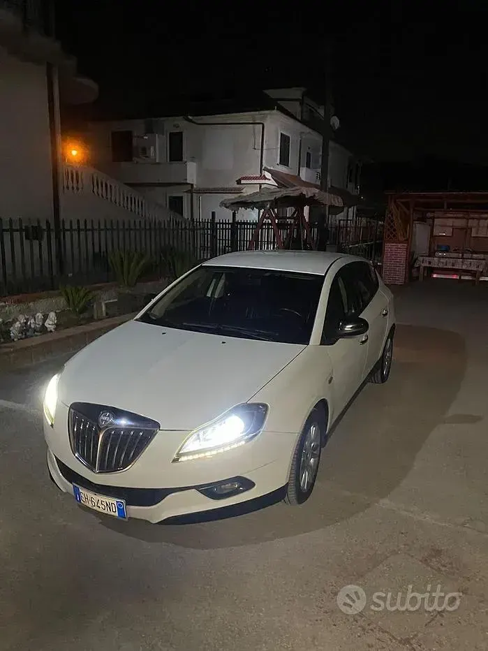 Usata Lancia Delta 120 CV (88 kW) 2011 Bianco Utilitaria
