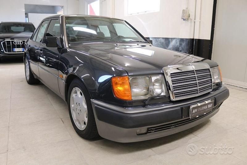 Usata Mercedes E500 326 CV (239 kW) 1992 Nero Berlina