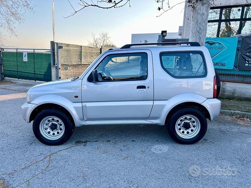Usata Suzuki Jimny 82 CV (60 kW) 2003 Grigio SUV