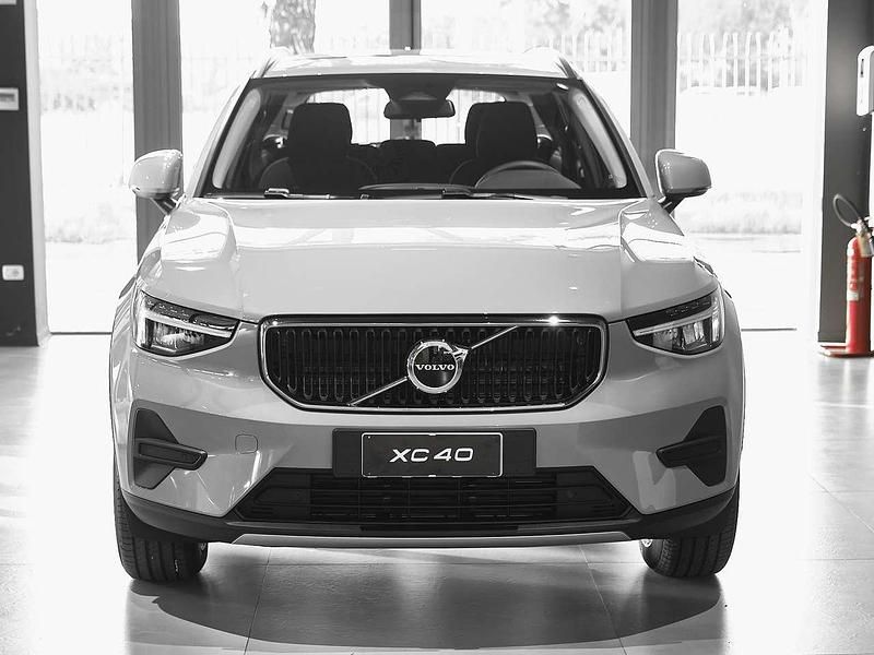 Nuova Volvo XC40 163 CV (119 kW) 2026 Cloud blue SUV