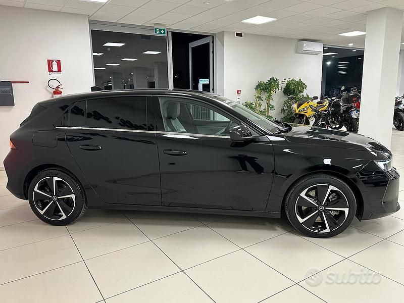 Usata Opel Astra Edition 180 CV (132 kW) 2022 Nero Berlina