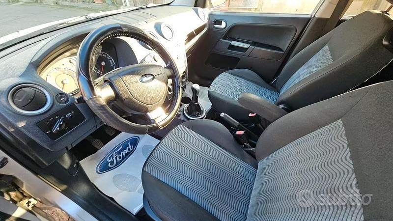 Usata Ford Fusion 2007 Grigio Utilitaria