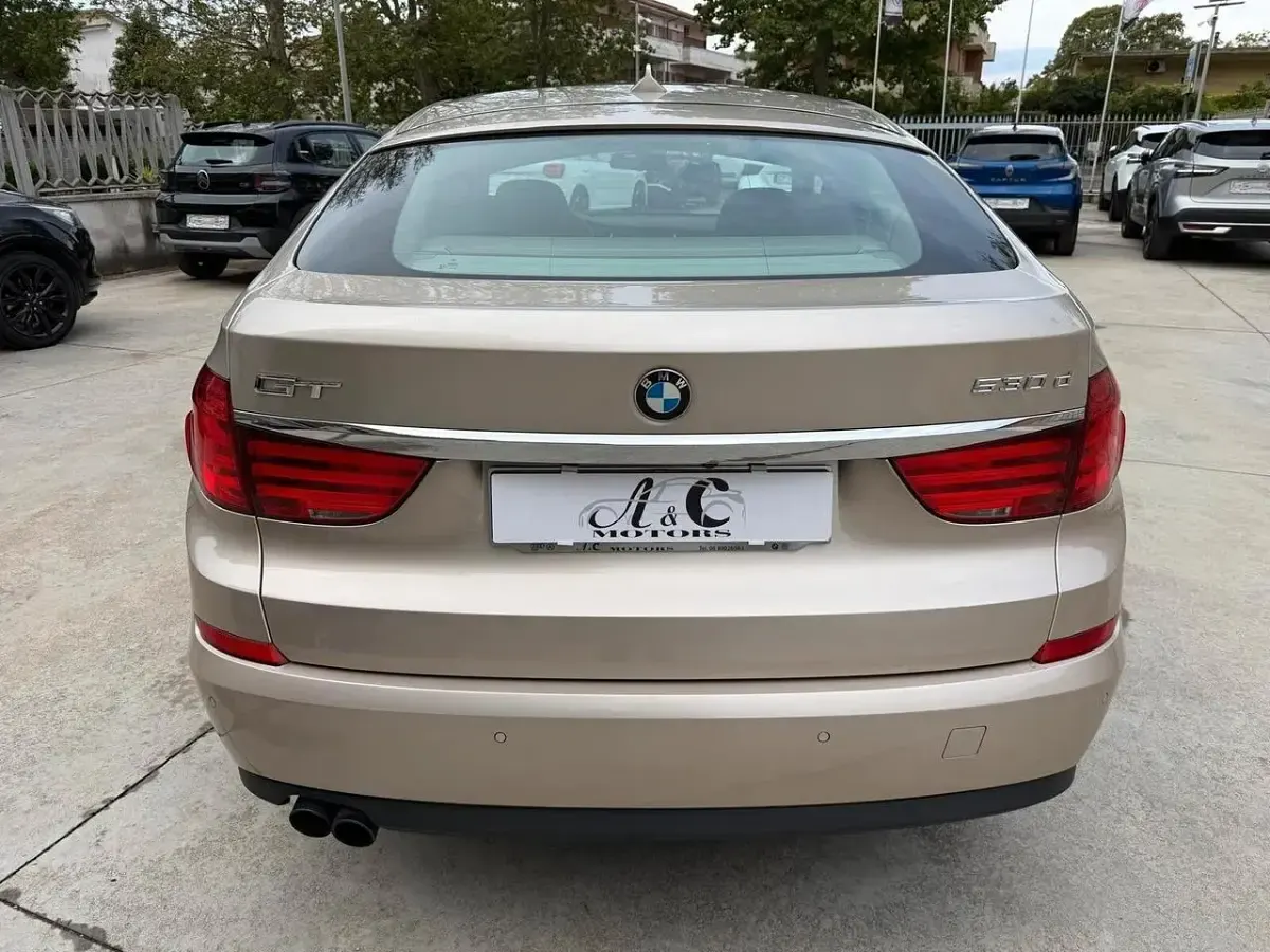 Usata BMW 530 Gran Turismo 244 CV (179 kW) 2010 Grigio Coupé