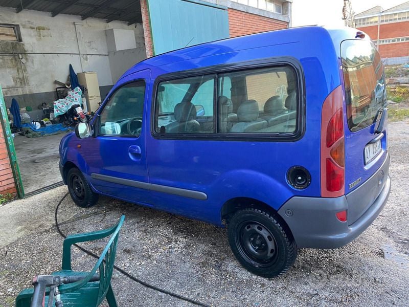 Usata Renault Kangoo 64 CV (47 kW) 1998 Blu Monovolume