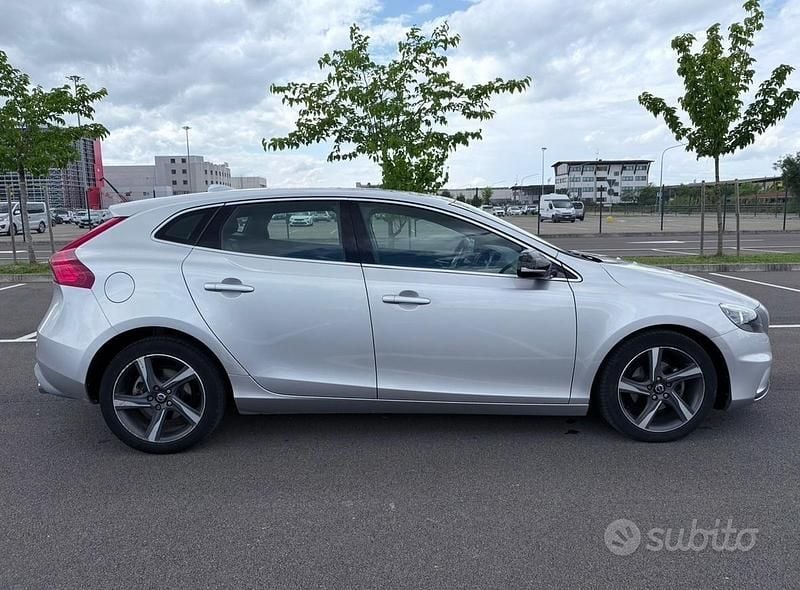 Usata Volvo V40 R-Design 114 CV (83 kW) 2014 Grigio Berlina