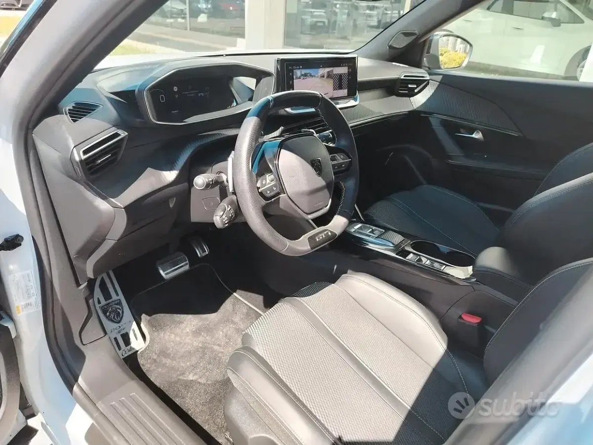 Usata Peugeot 2008 GT 130 CV (95 kW) 2024 Bianco SUV