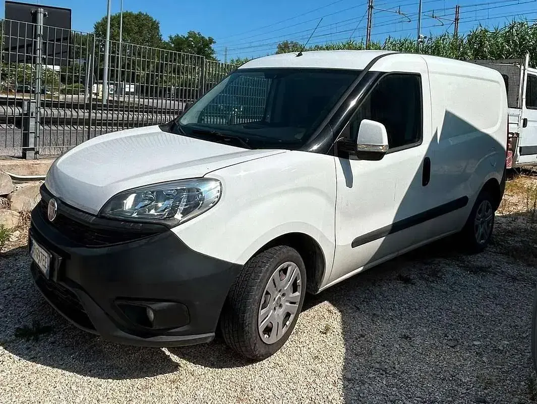Usata Fiat Doblò Active 90 CV (66 kW) 2016 Bianco Monovolume