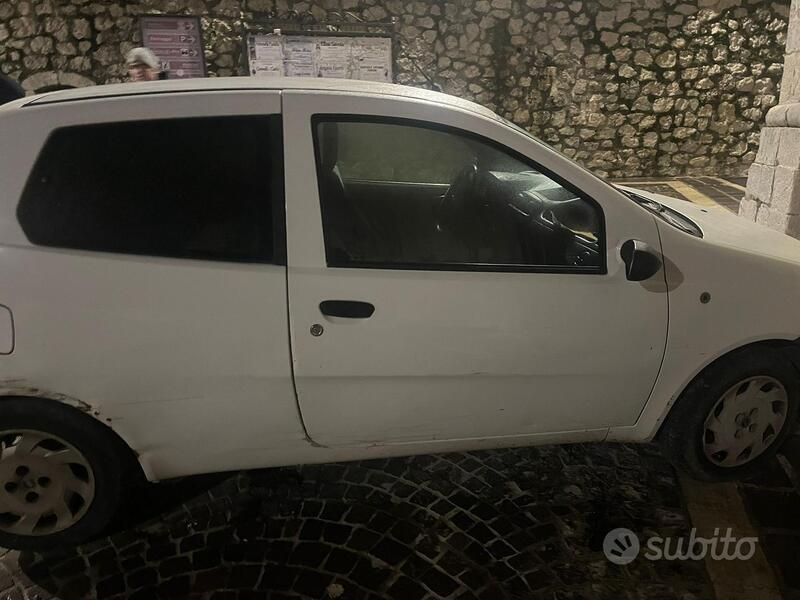 Usata 2006 Fiat Punto Due volumi | 1000 € (Ottimo prezzo) - Immagine 1/4