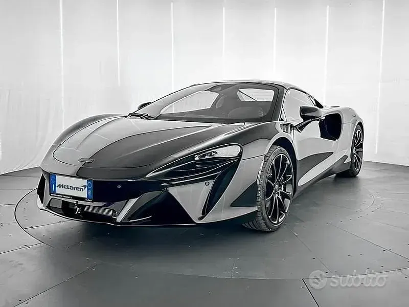 Nuova McLaren Artura 700 CV (514 kW) 2026 Nero Cabrio