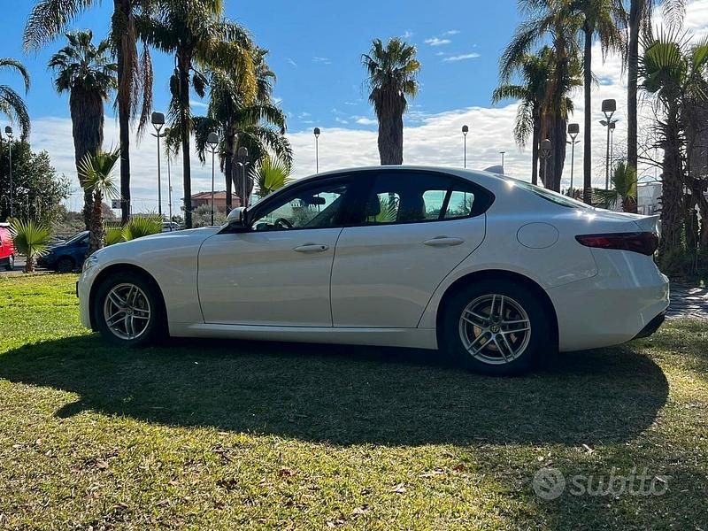 Usata Alfa Romeo Giulia Business 160 CV (117 kW) 2019 Bianco Berlina
