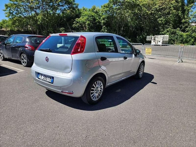 Usata Fiat Punto Street 69 CV (50 kW) 2018 Argento Utilitaria