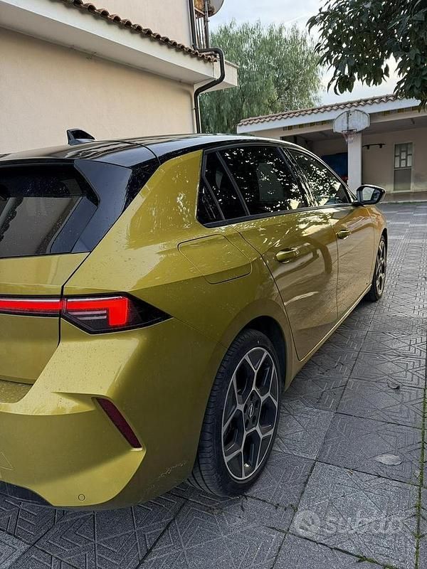 Usata Opel Astra 130 CV (95 kW) 2022 Giallo Berlina