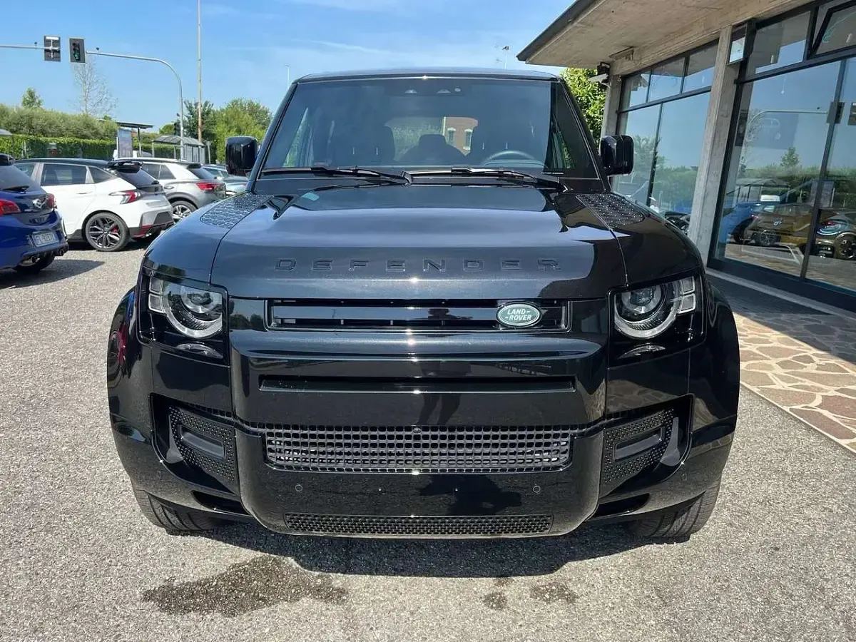 Usata Land Rover Defender SE Dynamic 249 CV (183 kW) 2023 Nero SUV