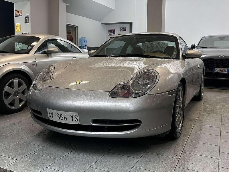 Argento Usata 1998 Porsche 911 Carrera Coupé | 35.000 € (Buon prezzo) - Immagine 1/4