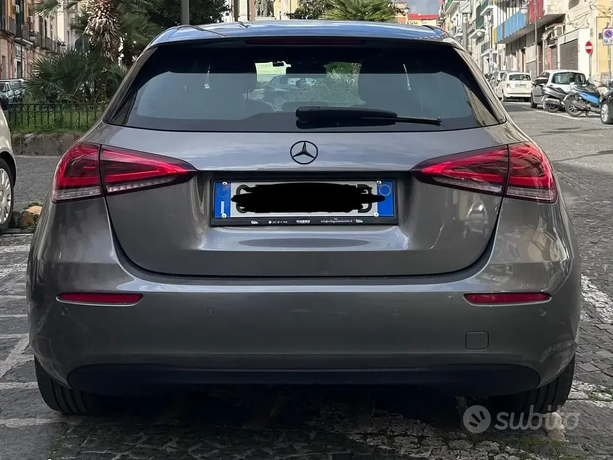 Begagnad Mercedes A180 136 HK (100 kW) 2021 Grå Sedan