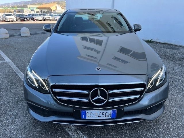 Usata Mercedes E220 Business 194 CV (142 kW) 2020 Argento selenite Berlina