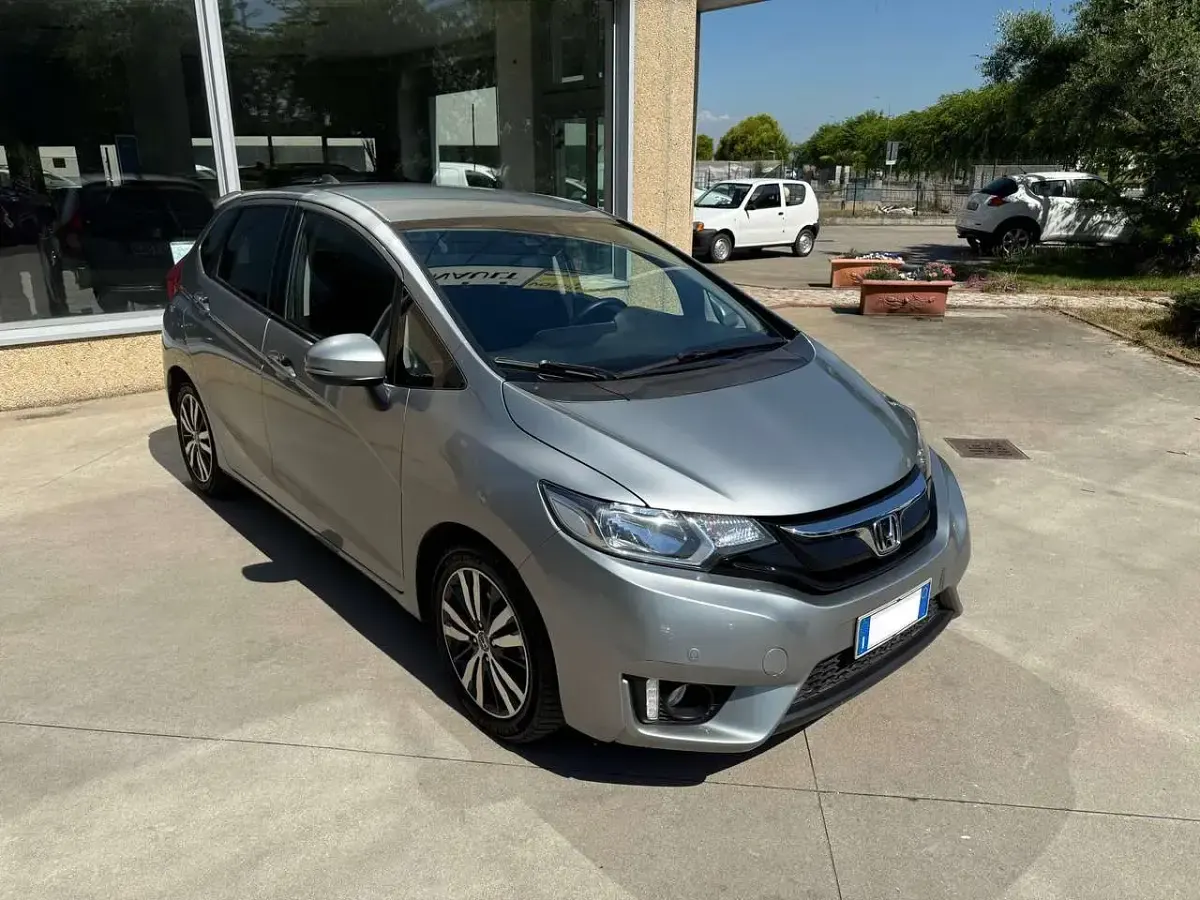 Usata Honda Jazz Elegance 102 CV (75 kW) 2017 Alabaster silver metallic Utilitaria