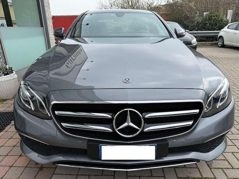 Usata Mercedes E220 Style 194 CV (142 kW) 2019 Grigio Berlina
