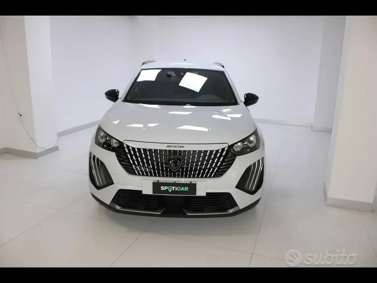 Usata Peugeot 2008 S 131 CV (96 kW) 2025 Bianco SUV