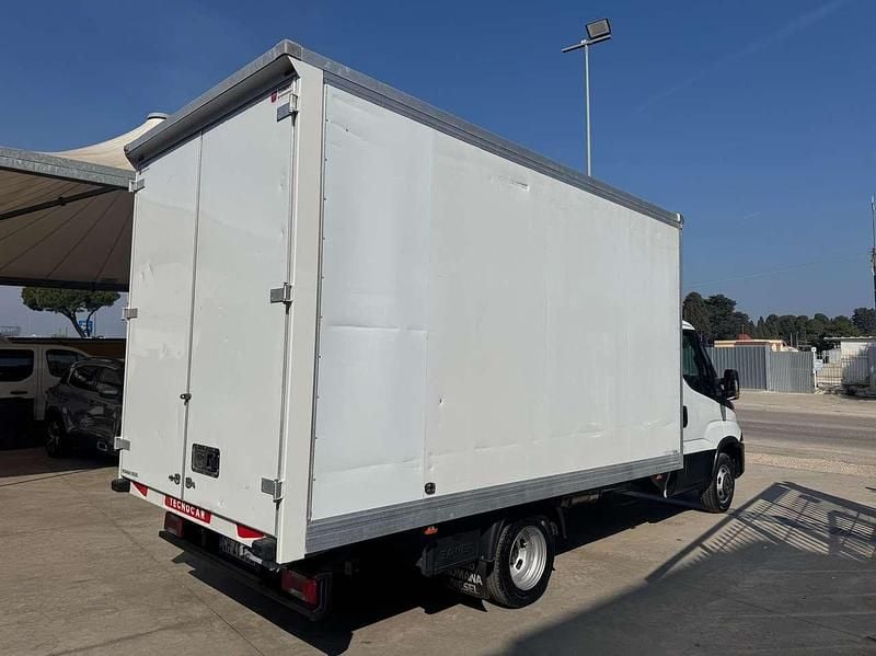 Usata Iveco Daily 136 CV (100 kW) 2021 Bianco Furgone