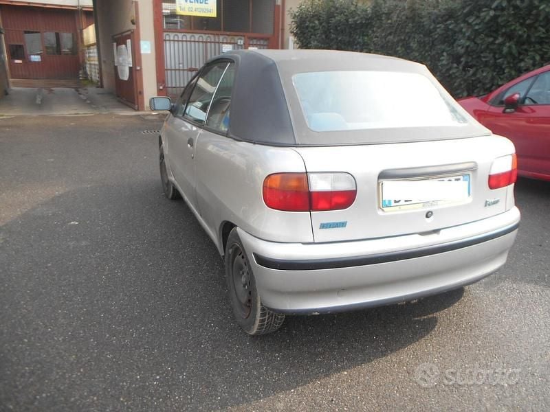 Usata Fiat Punto Cabriolet 59 CV (43 kW) 2000 Grigio Cabrio