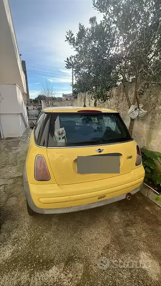 Begagnad Mini ONE 2002 Gul Halvkombi