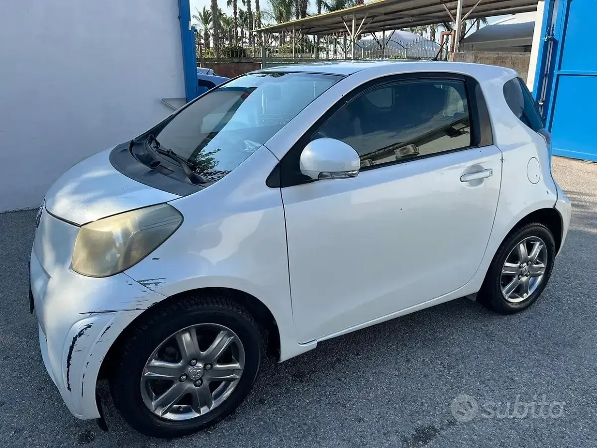 Usata Toyota iQ 68 CV (50 kW) 2009 Bianco Utilitaria