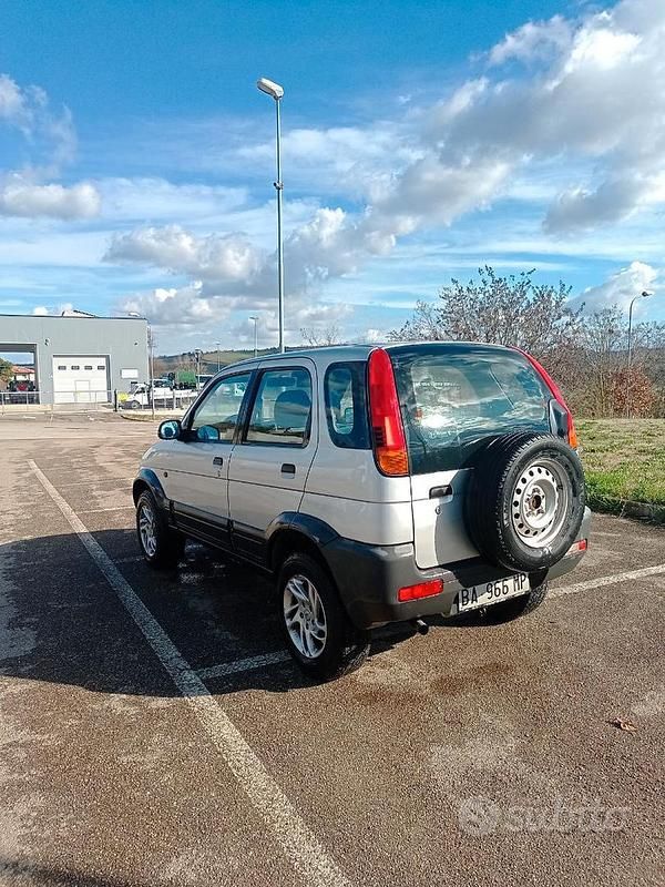 Usata Daihatsu Terios 1999 Grigio SUV
