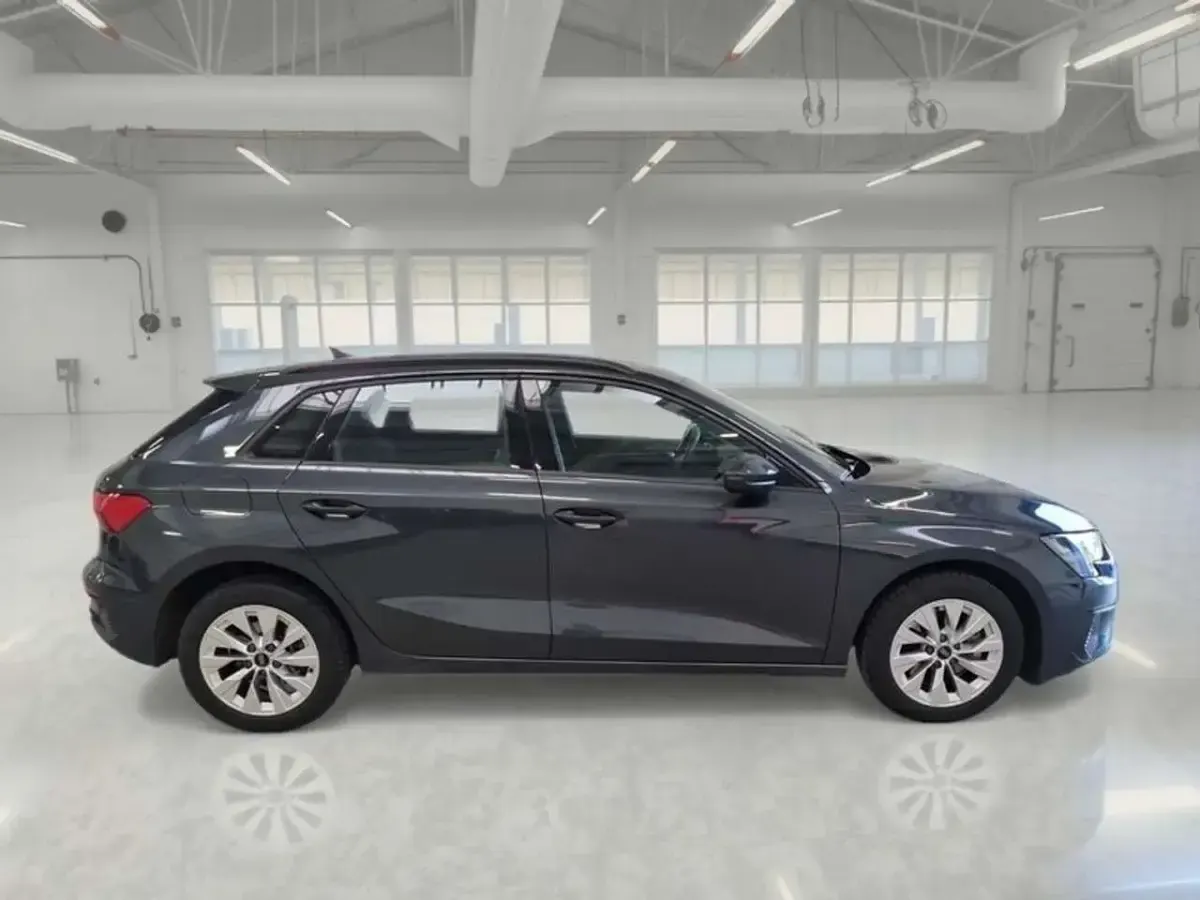Usata Audi A3 Business 150 CV (110 kW) 2023 Blu Berlina