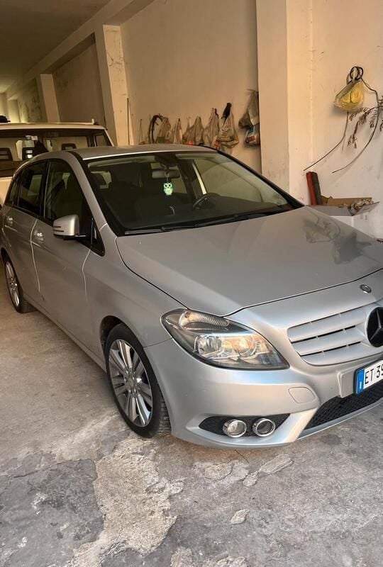 Usata Mercedes B180 Premium 109 CV (80 kW) 2013 Grigio Monovolume