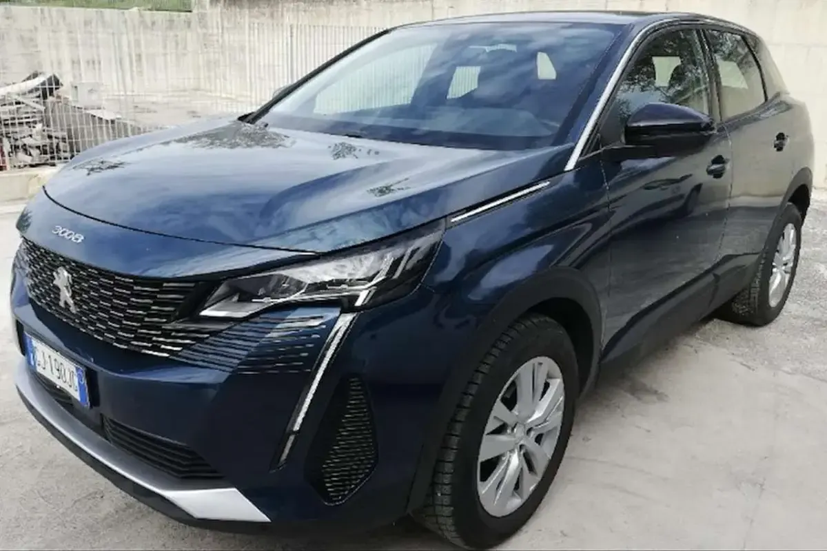 Usata Peugeot 3008 Active 131 CV (96 kW) 2022 Blu/azzurro SUV