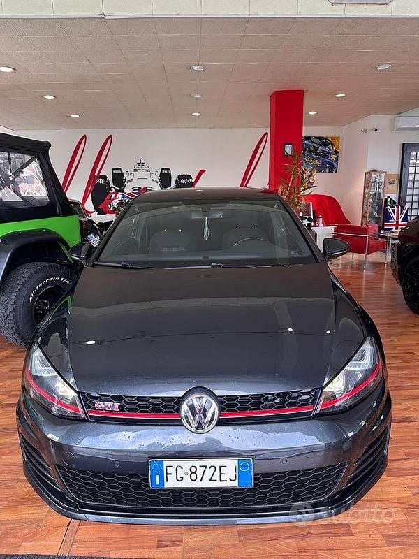 Grigio Usata 2015 VW Golf VII GTI Tre volumi | 17.500 € (Ottimo prezzo) - Immagine 1/4