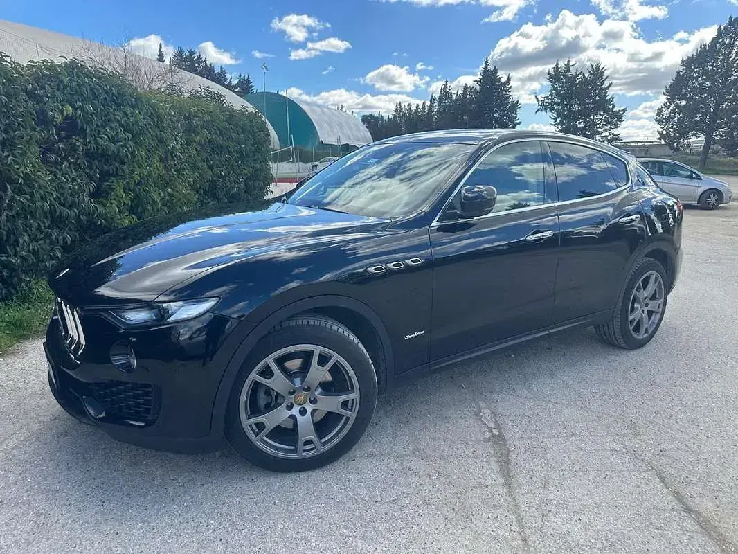 Usata Maserati Levante 275 CV (202 kW) 2018 Nero SUV