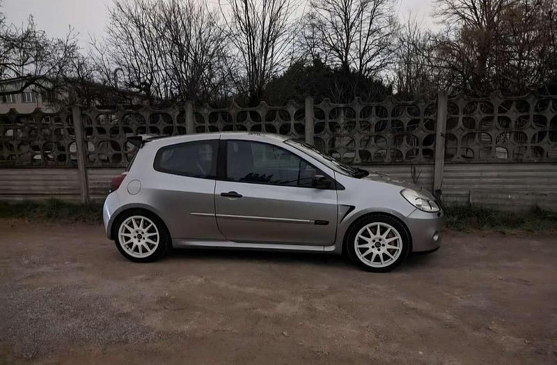 Gebraucht Renault Clio II Luxe 197 PS (144 kW) 2009 Limousine
