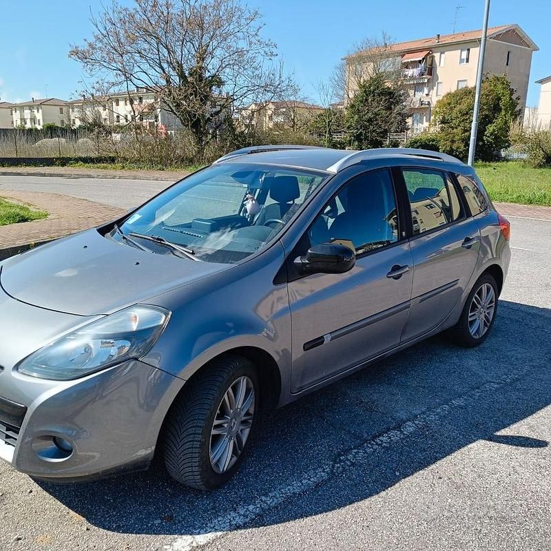 Usata Renault Clio III 85 CV (62 kW) 2011 Grigio Station wagon