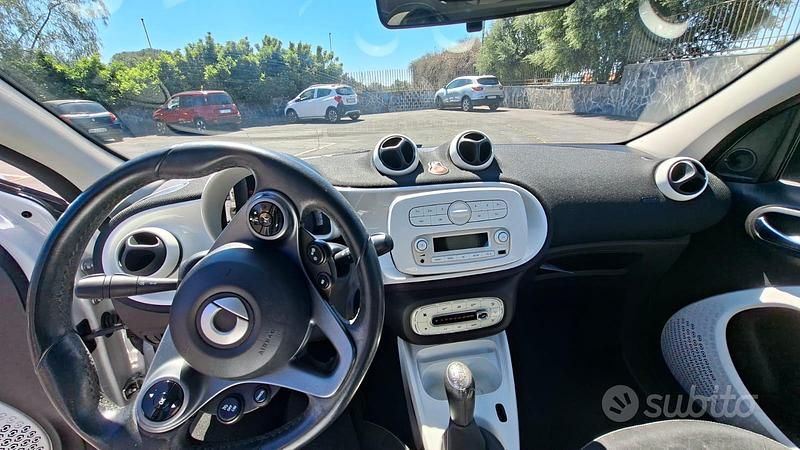 Usata Smart ForFour 71 CV (52 kW) 2014 Bianco Utilitaria