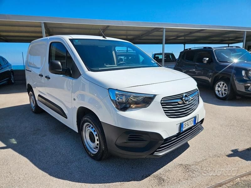 Bianco Usata 2020 Opel Combo S Monovolume | 9900 € (Buon prezzo) - Immagine 1/4