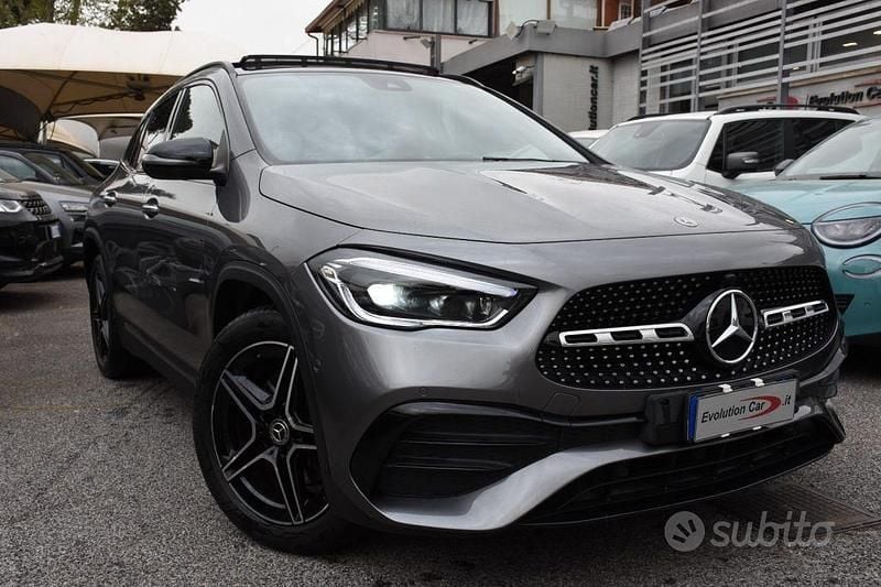Usata Mercedes GLA250 Premium 160 CV (117 kW) 2022 Grigio metallizzato SUV