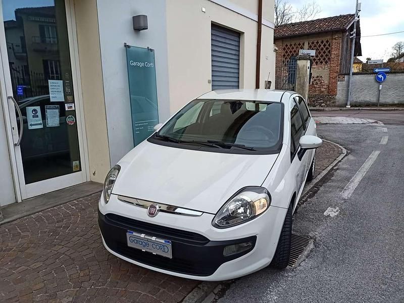 Usata Fiat Punto Lounge 69 CV (50 kW) 2014 Bianco ghiaccio Utilitaria