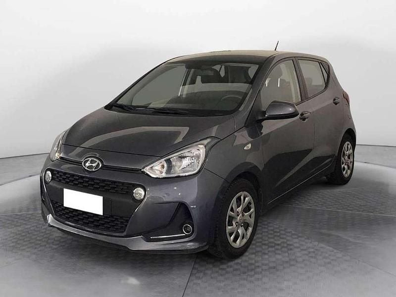 Grigio Usata 2018 Hyundai i10 Due volumi | 9900 € (Buon prezzo) - Immagine 1/4