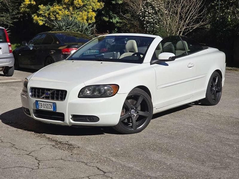 Bianco Usata 2010 Volvo C70 Cabrio | 9000 € (Buon prezzo) - Immagine 1/4