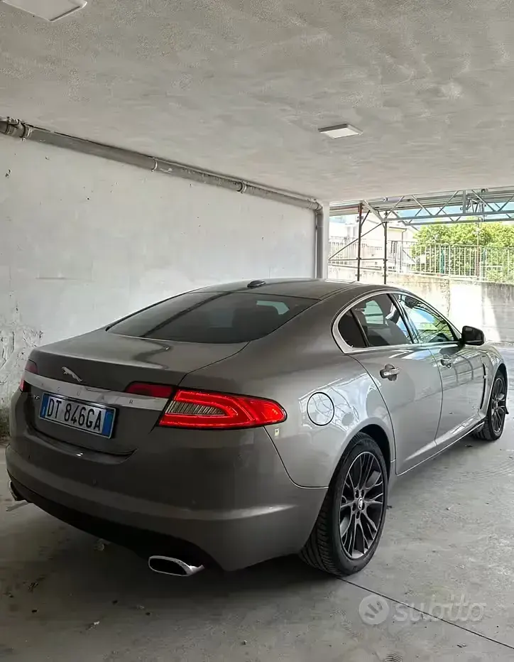 Usata Jaguar XF Premium Luxury 207 CV (152 kW) 2009 Grigio Berlina