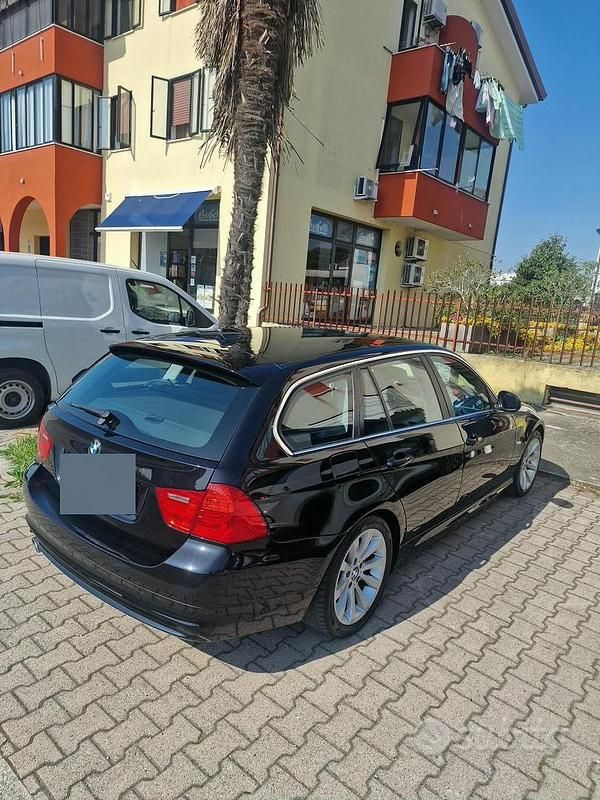 Usata BMW 320 184 CV (135 kW) 2010 Nero Station wagon