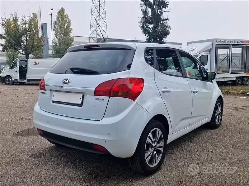 Usata Kia Venga 90 CV (66 kW) 2015 Bianco Utilitaria