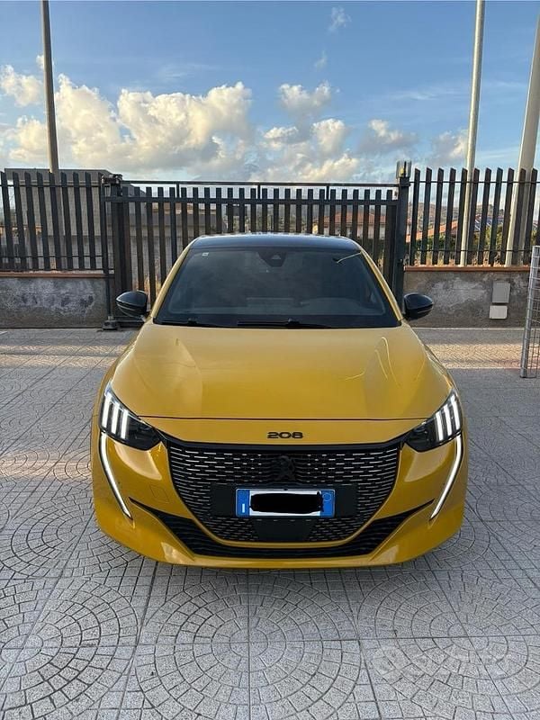 Usata Peugeot 208 GT 102 CV (75 kW) 2022 Giallo Utilitaria
