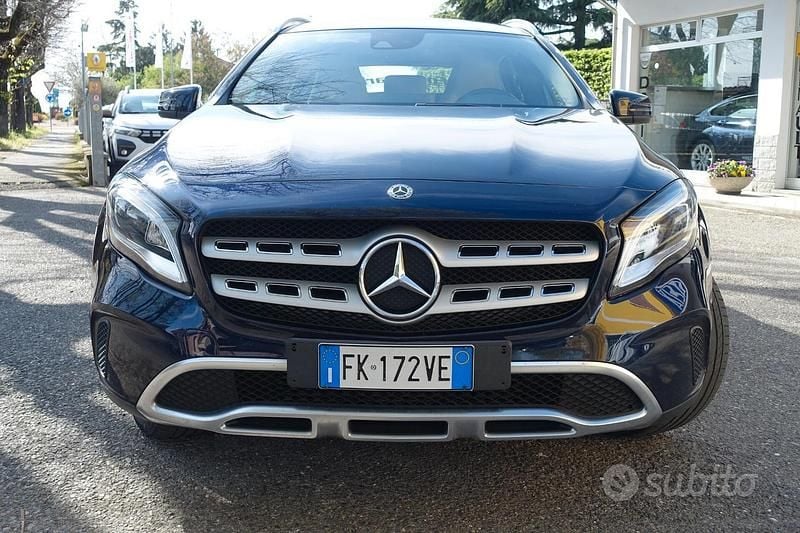 Usata Mercedes GLA180 Premium 109 CV (80 kW) 2017 Blu/azzurro SUV
