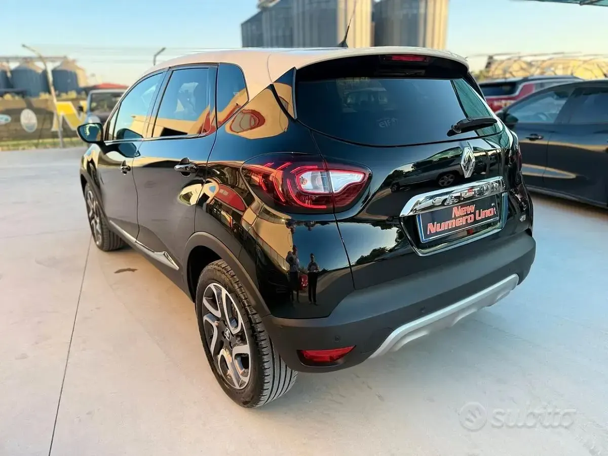 Usata Renault Captur 110 CV (80 kW) 2018 Nero SUV
