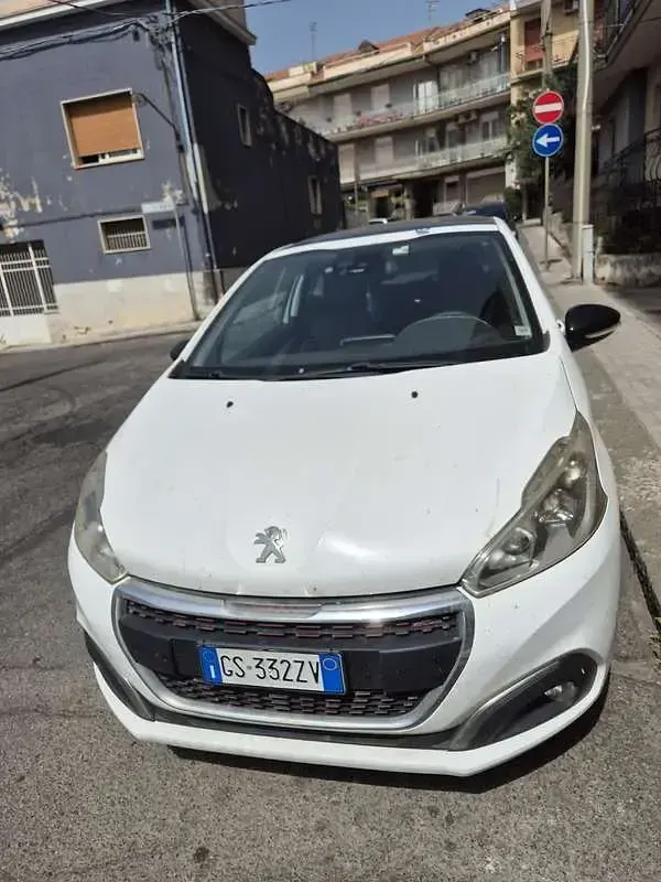 Usata Peugeot 208 GT-line 100 CV (73 kW) 2016 Bianco Utilitaria